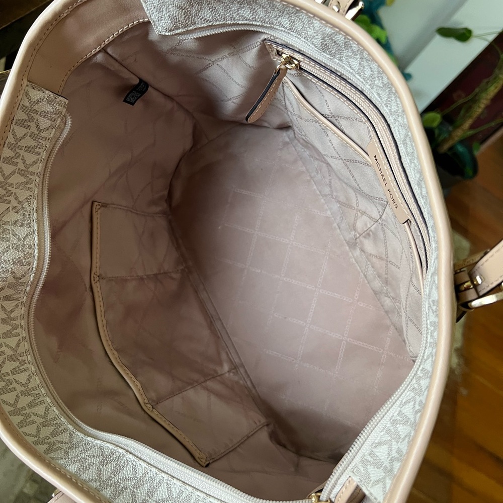 MICHAEL Michael Kors Jet Set Travel Medium Top Zip Tote Vanilla - Picture 8 of 9
